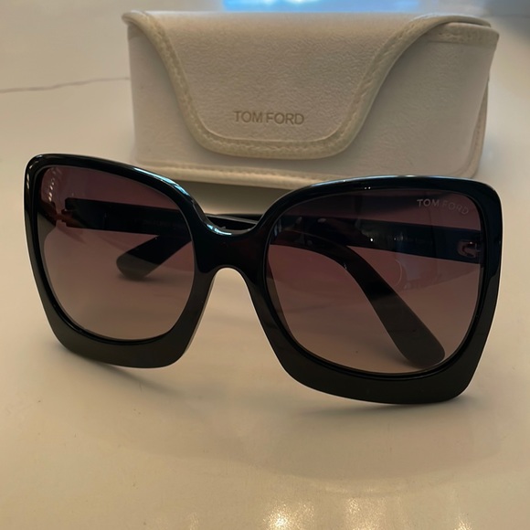 Tom Ford Emanuella- 02 01K Black Sunglasses - Picture 2 of 7